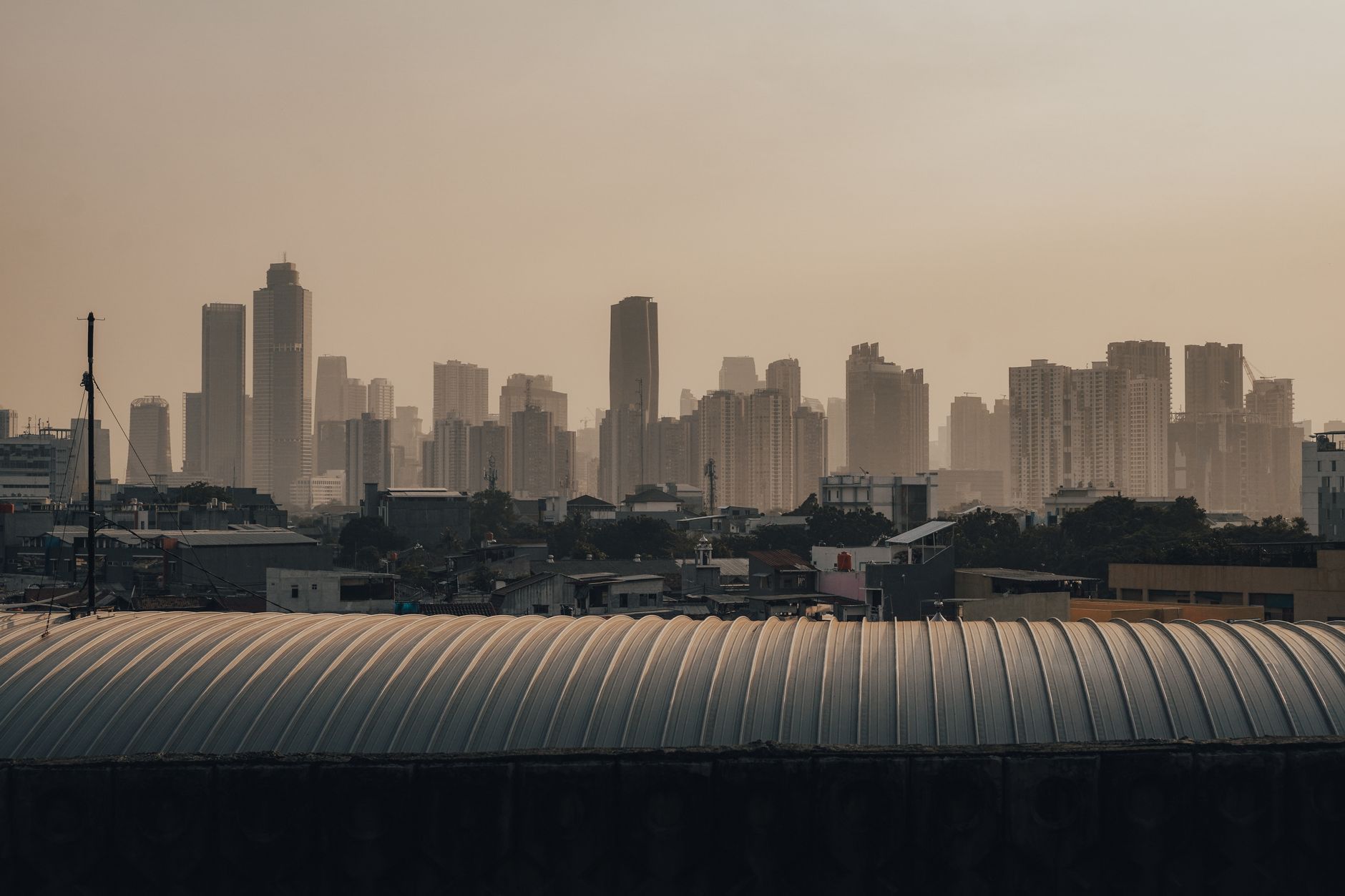 IA : les entreprises asiatiques hésitent sur la réduction des surfaces de bureaux