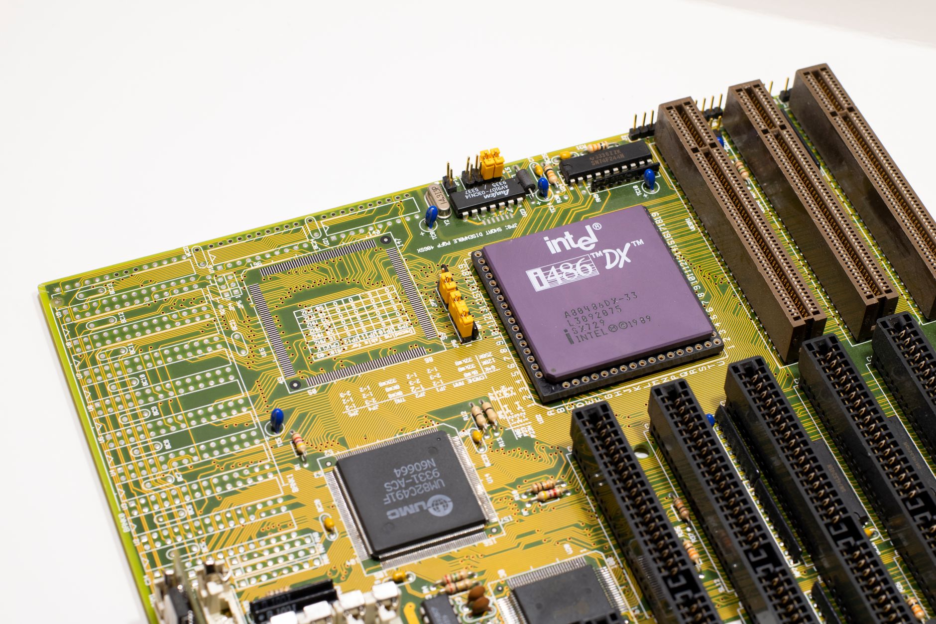 Simtek rafle trois prix au KPCA pour son module mémoire SOCAMM destiné à l'IA