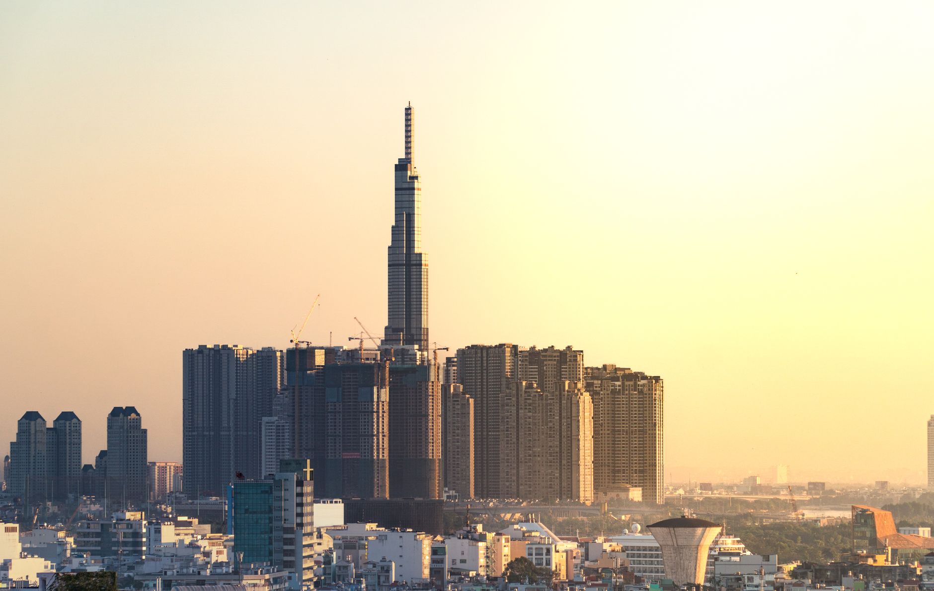 Adoption de l'IA : les entreprises asiatiques hésitent sur la réduction des bureaux