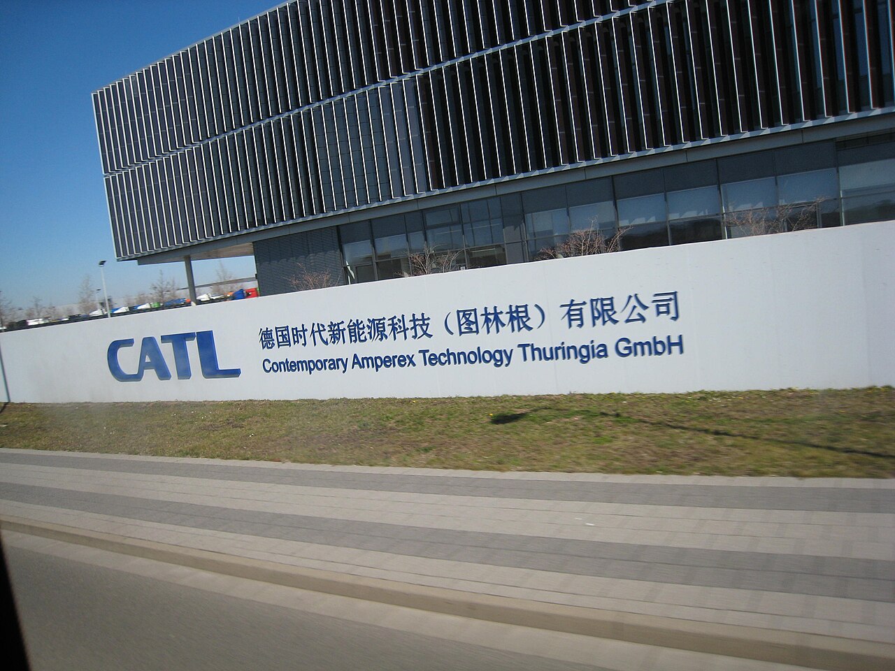 CATL vise une production pilote de batteries tout-solide en 2027