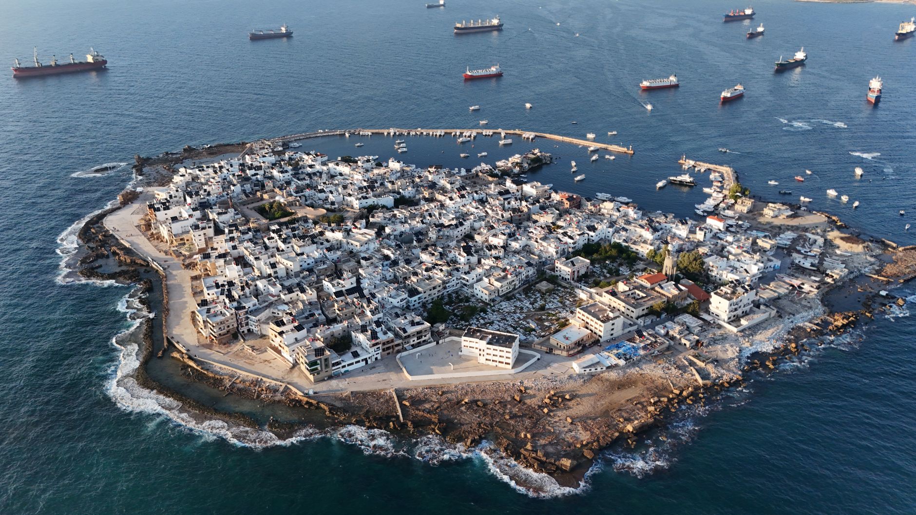 Yémen : les Houthis s'emparent d'une île stratégique et verrouillent la route maritime de la mer Rouge