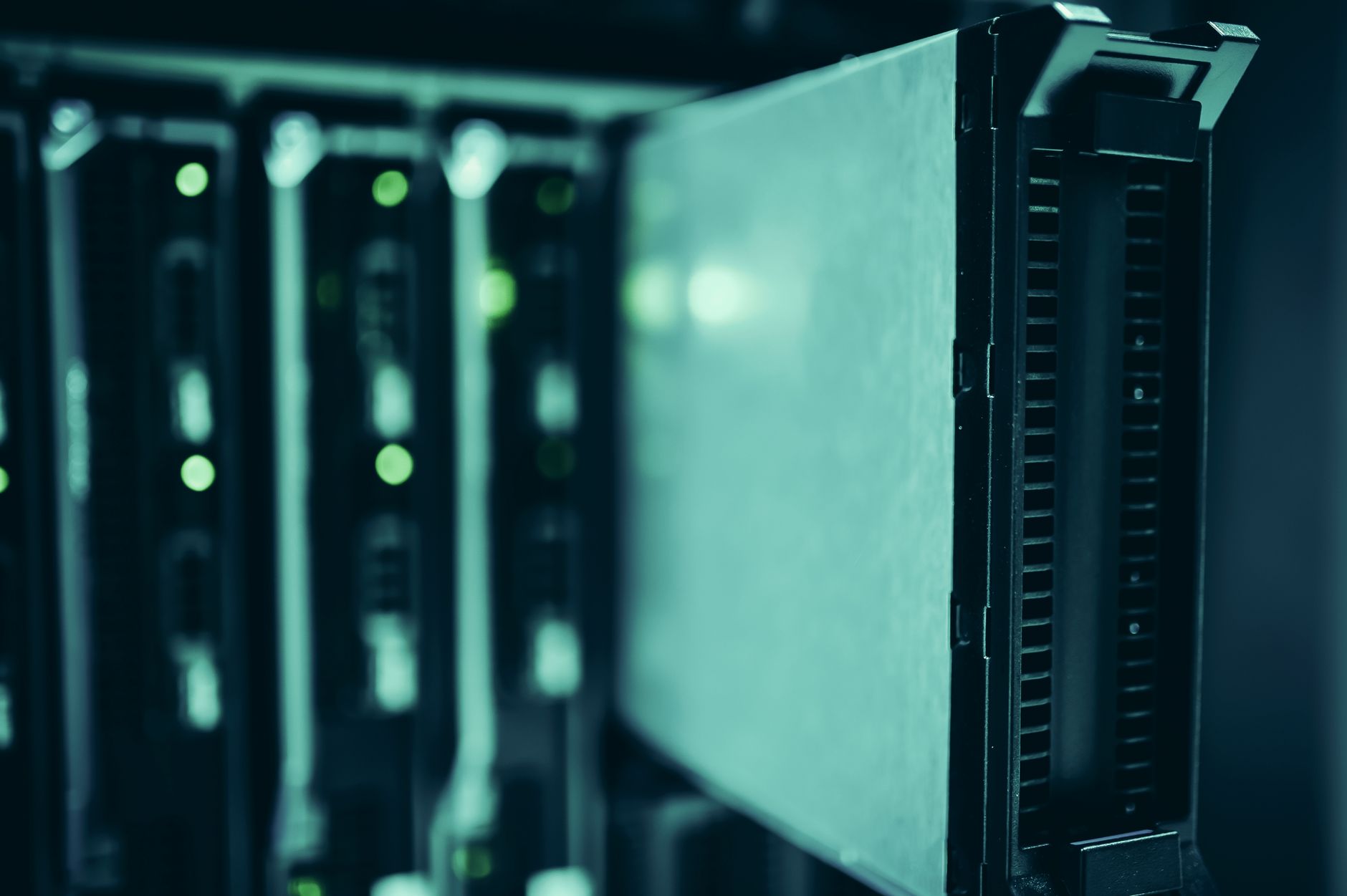 Thaïlande : 166 projets de datacenters suspendus, le gouvernement durcit ses règles