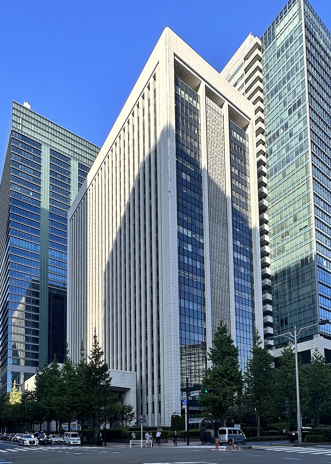 MUFG va financer l'industrie de défense japonaise, un virage majeur