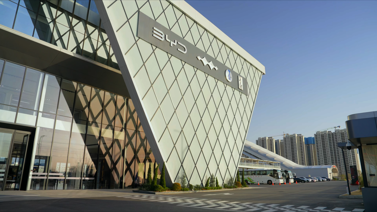 BYD surprend au T2 avec un bénéfice de 1,2 milliard $, les exportations décollent
