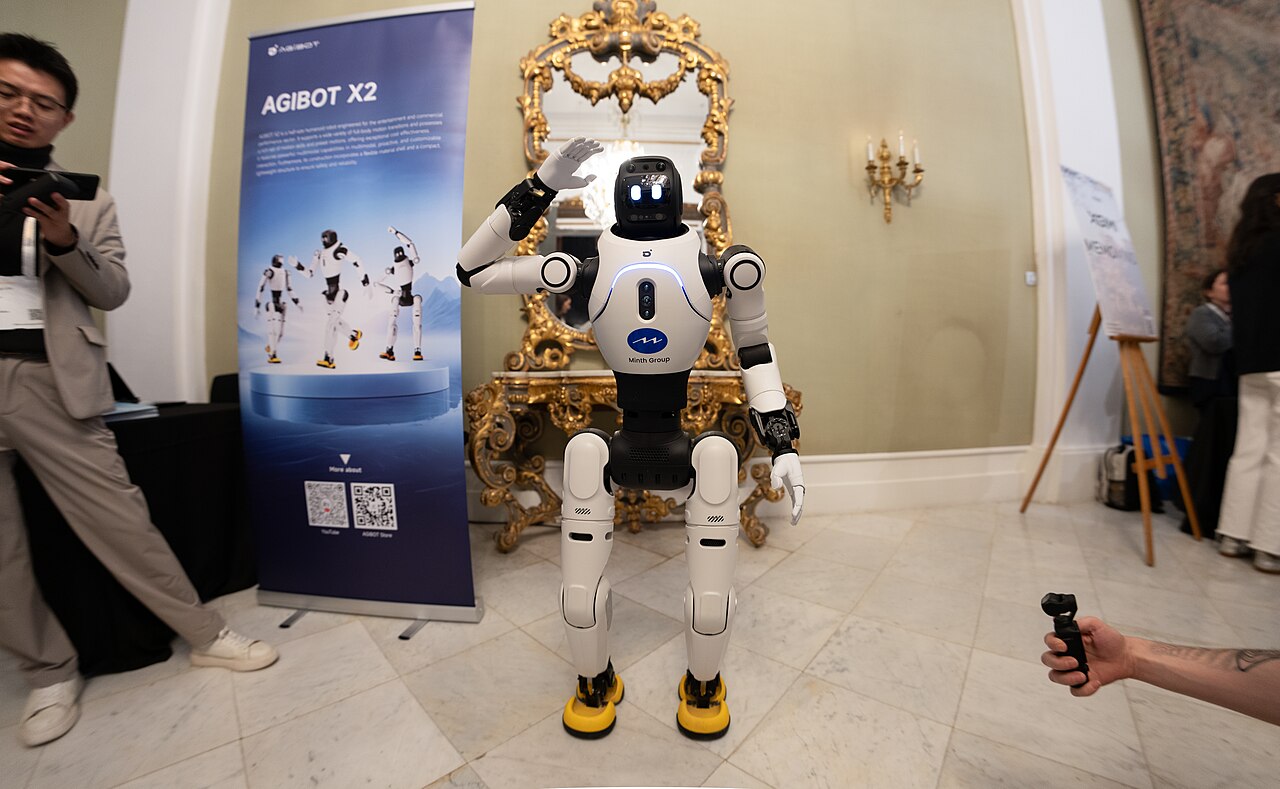 AgiBot livre son 20 000e robot en six mois et déploie 300 unités dans un parc à Zhuhai